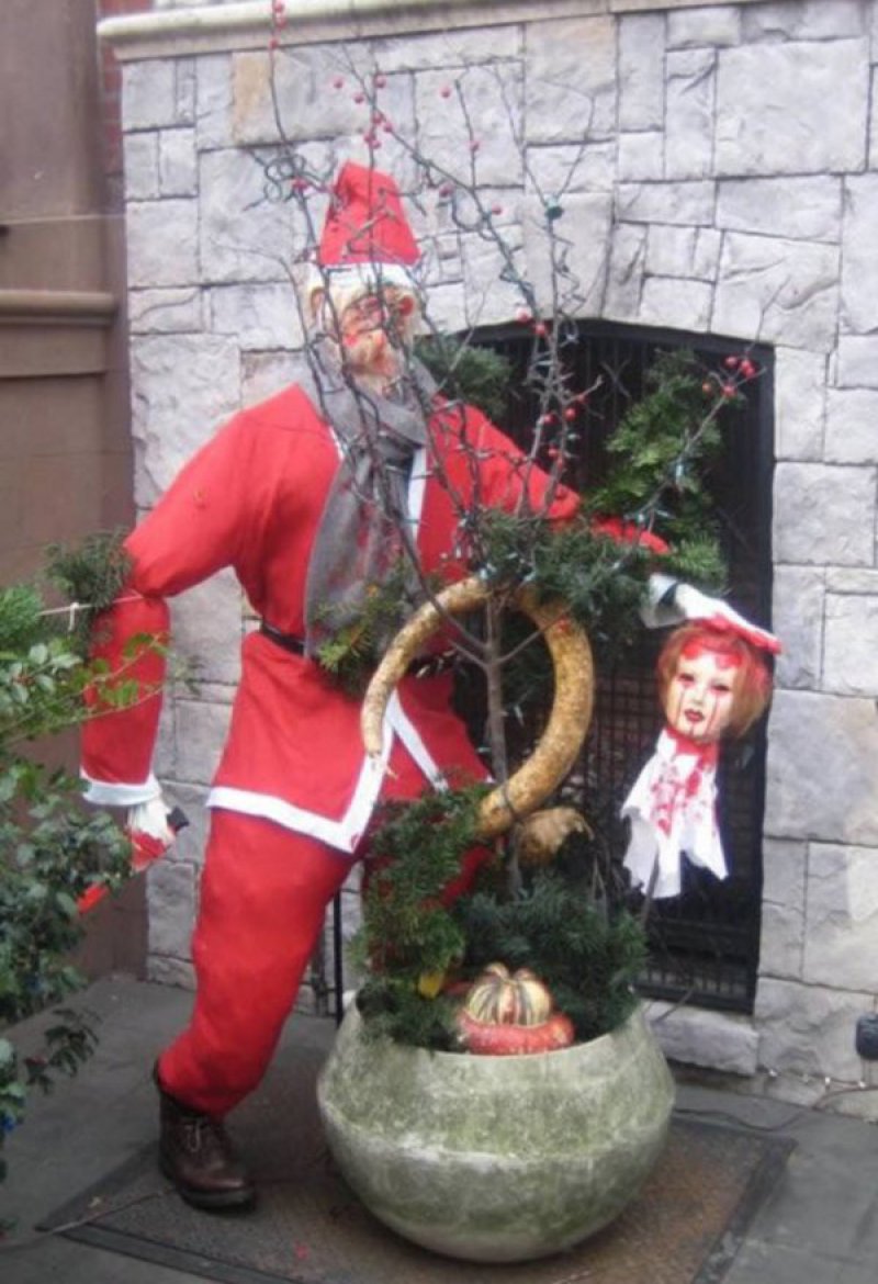 Santa: The Murderer-12 Worst Christmas Decorations Ever