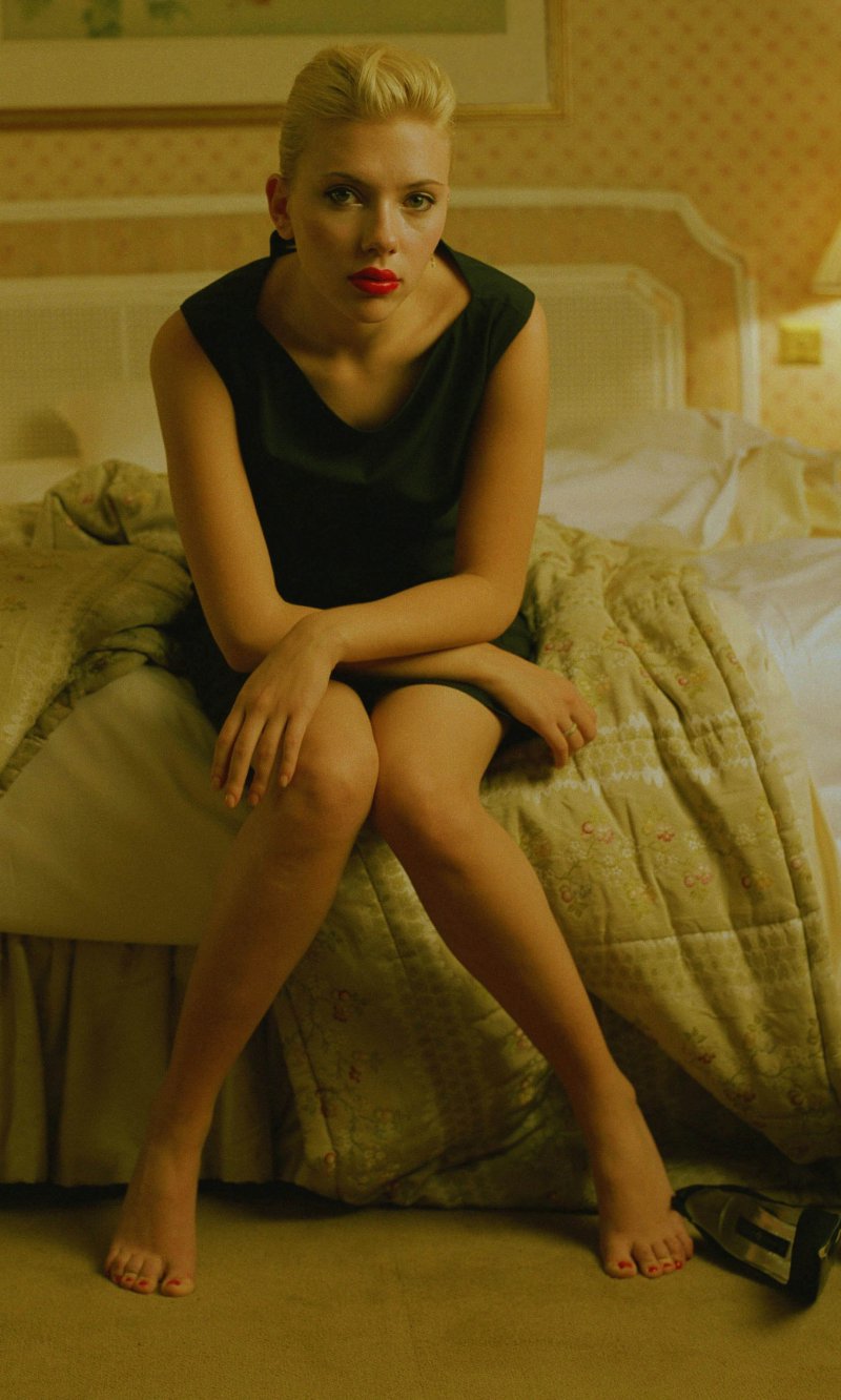 Scarlett Johansson Feet And Legs-23 Sexiest Celebrity Legs And Feet