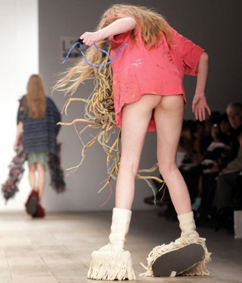 Stranger Still-12 Funniest Catwalk Fails