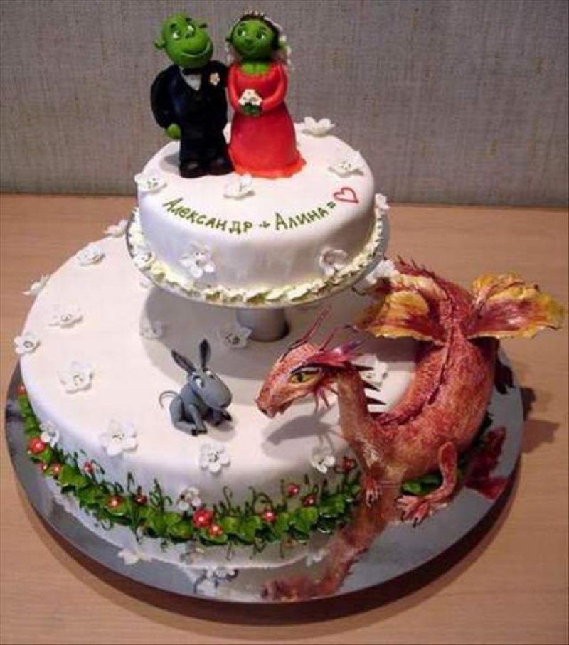 This Shrek Cake-15 Weirdest Wedding Cakes You'll Ever See