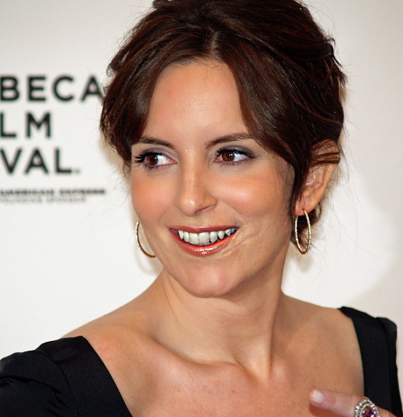 Tina Fey's Scar On Left Cheek-12 Celebrities With Scars And Deformities