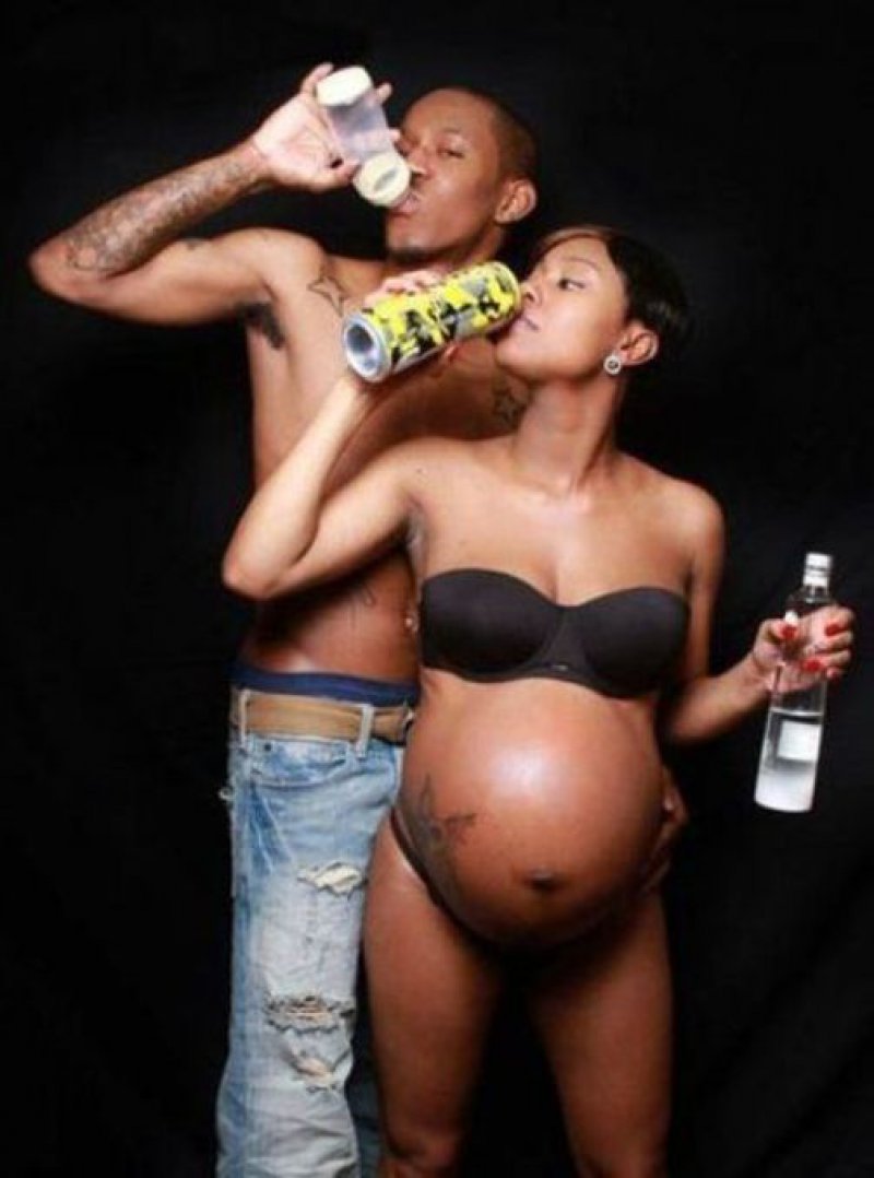 What Is She Drinking?-15 Most Disturbing And Stupid Pregnancy Photos Ever