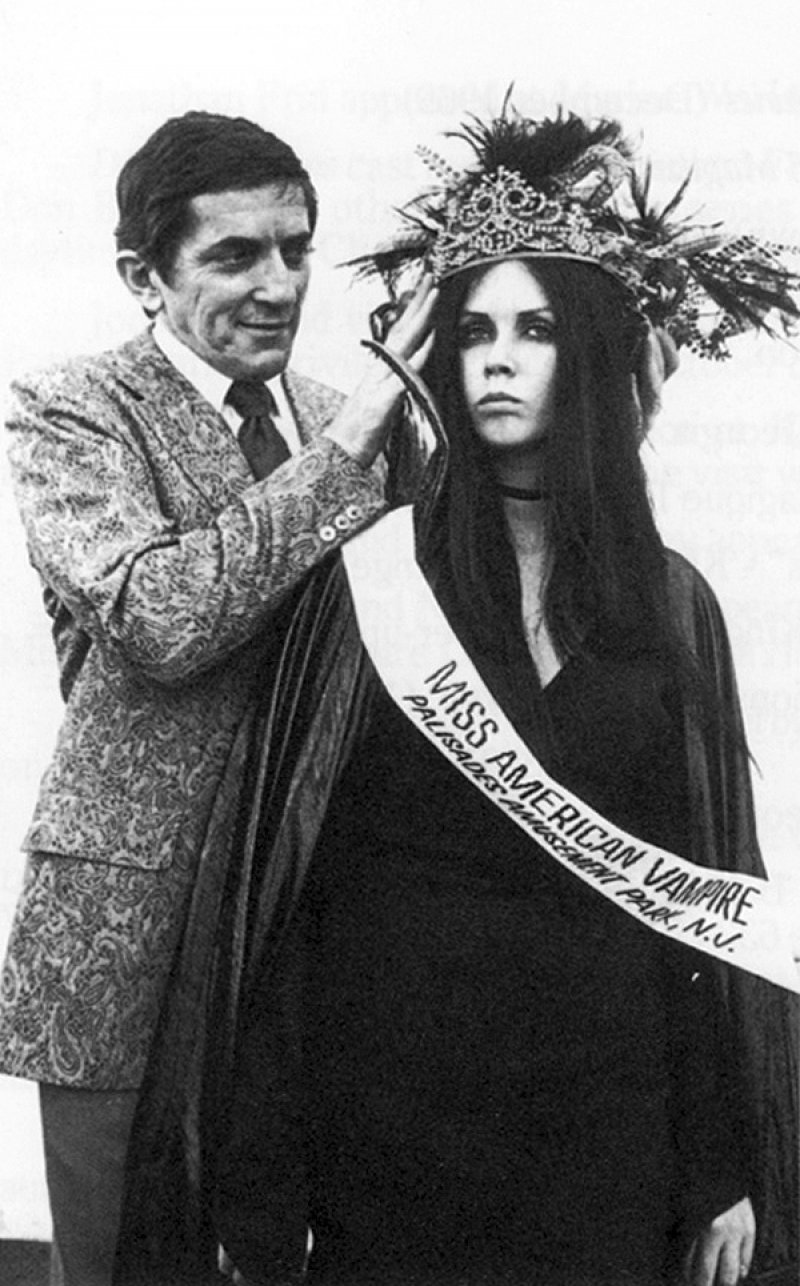 Miss American Vampire-12 Bizarre Beauty Contests Around The World