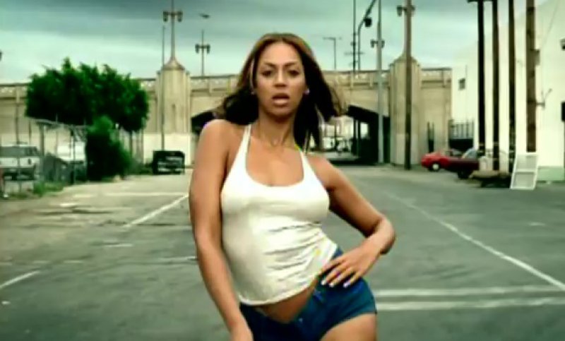 Beyonce-15 Pop Stars Now Vs How They Looked In Their First Album
