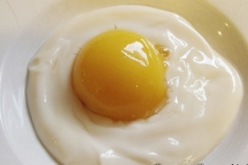 This Fried Egg Prank-15 Simple Yet Hilarious April Fools' Day Pranks You Didn't Know