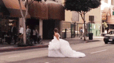 When Crossing the Road-15 Silly Things We All Do Without Realizing