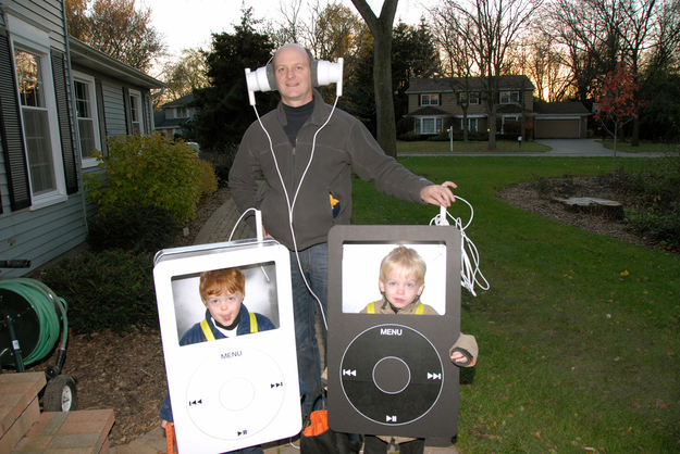 When Dad Turns His Kids into iPods-15 Awesome Dads Who Are Nailing The Father Thing