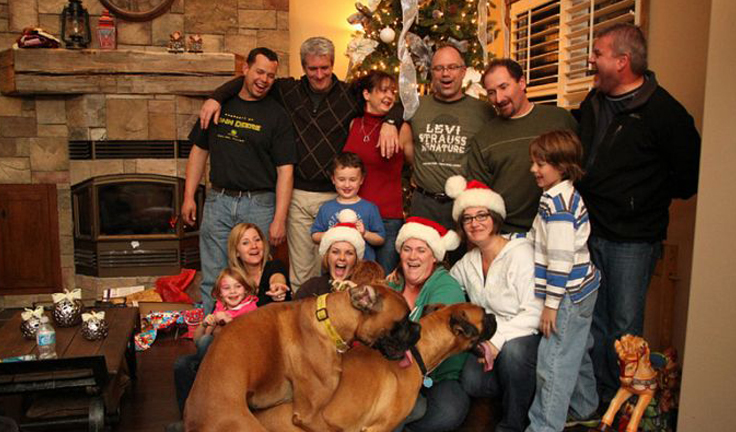Doggy Love-15 Most Awkward Family Photos Ever
