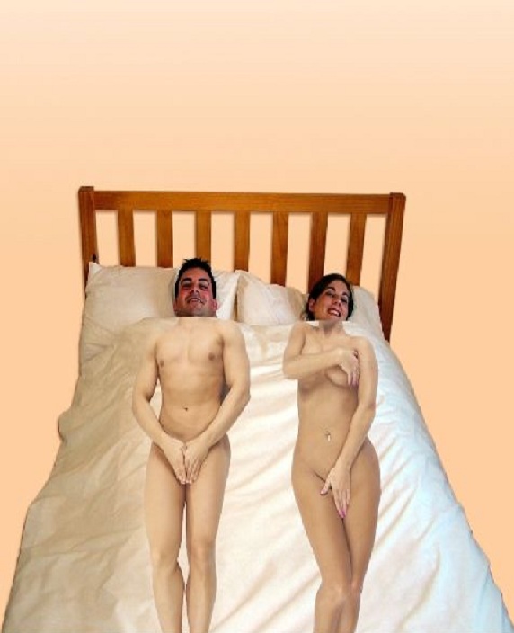 Na*ed Couple Bed Sheet-15 Most Insane Bed Sheets That Will Make You Say WTF!