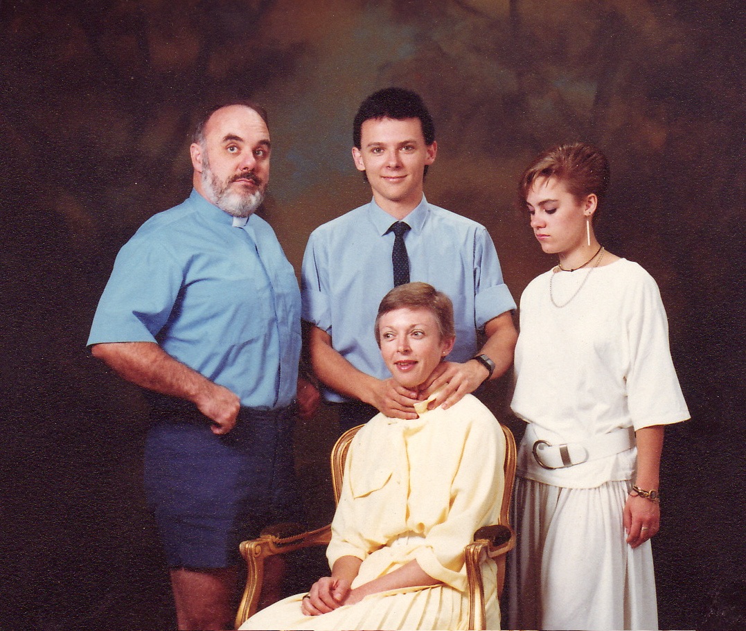 Confused family-15 Most Awkward Family Photos Ever