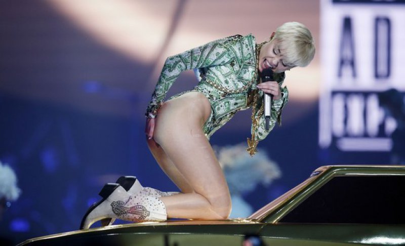 This Inappropriate Dance Move or Gesture, Whatever You Call it…-15 Images That Show Miley Cyrus Has Totally Lost It