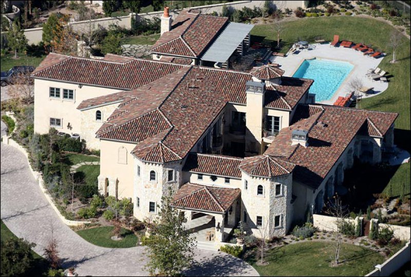 Britney Spears-15 Amazing Celebrity Houses That Are Worth Millions