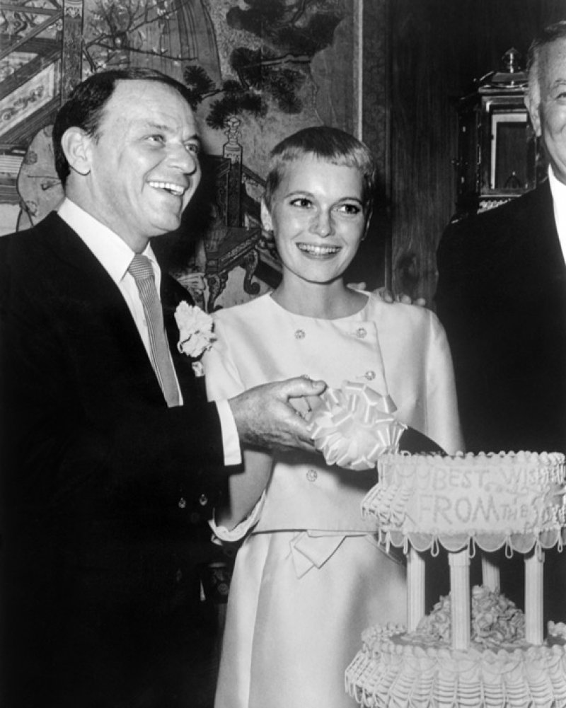 Frank Sinatra & Mia Farrow-15 Celebrity Couples With Unbelievably Big Age Gaps