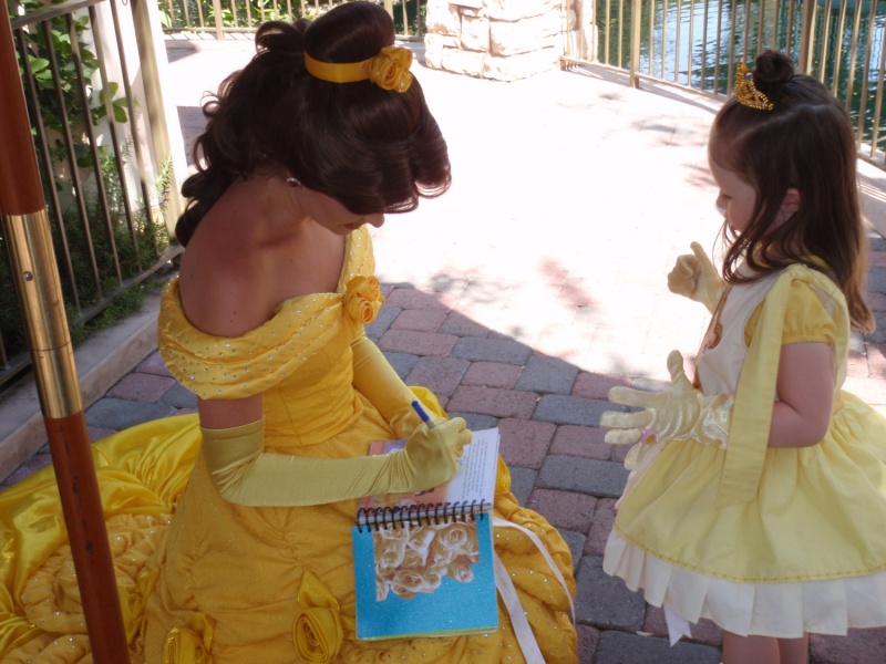 They are Trained to Give the Same Autographs Every Time-15 Disney Secret Employee Rules You Don't Know