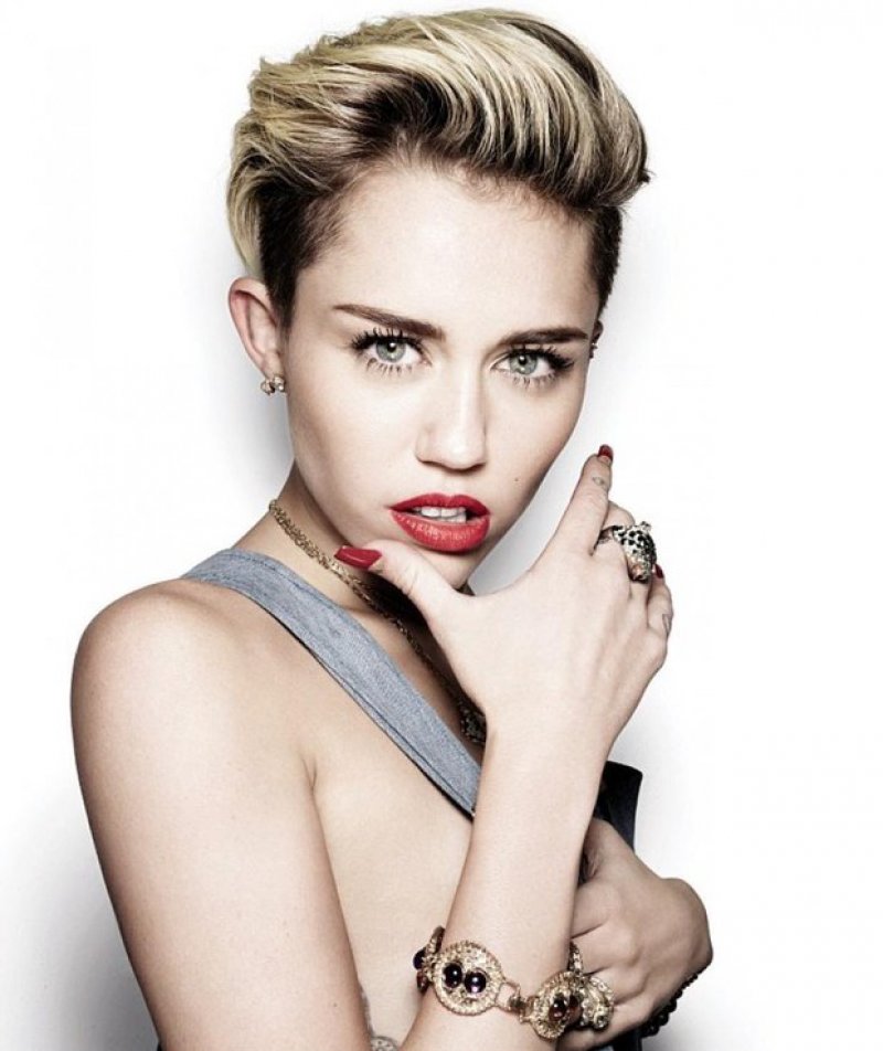 Miley Cyrus-12 Celebrities Who Took An Oath To Remain Virgin Until Marriage