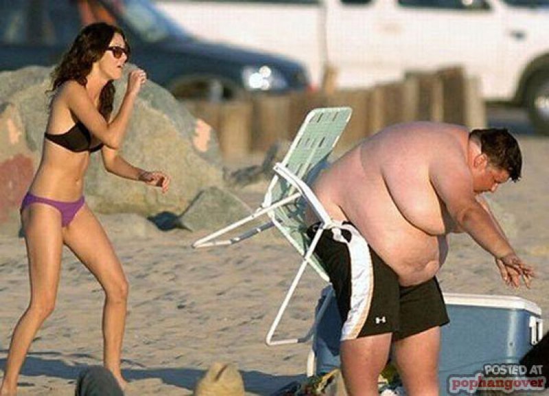 This Fat Guy-15 Most Embarrassing Photos Ever Taken At Beach