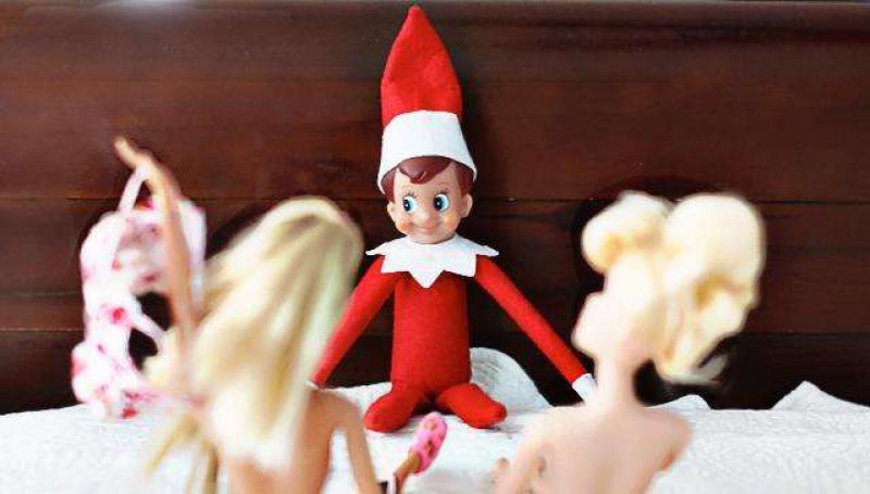 Having a Good Time-15 Hilarious Photos Of The Elf On The Shelf Gone Wrong
