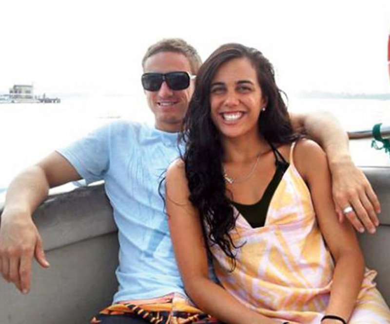 A Man Quit His Job to Take Care of His Burn Survivor Girlfriend-12 Romantic Things Ever Happened