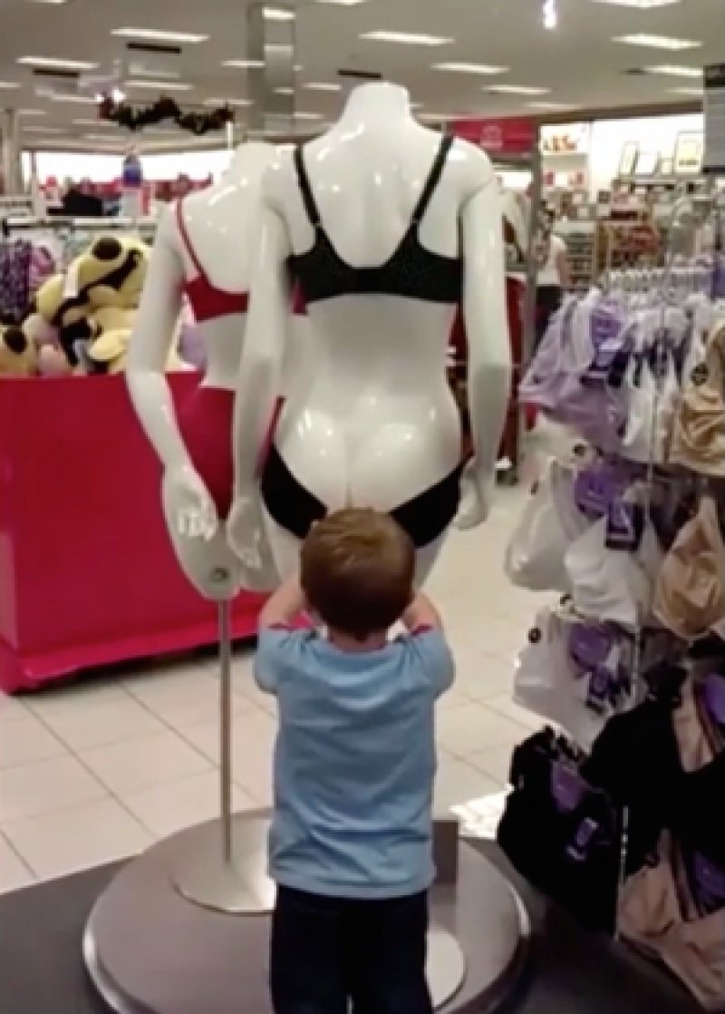 This Curious Little Kid-15 Kids Who Are Too Innocent For This Dirty World