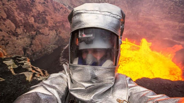 A Valcano? but first let me take a selfie-Selfies That Will Make You Cringe