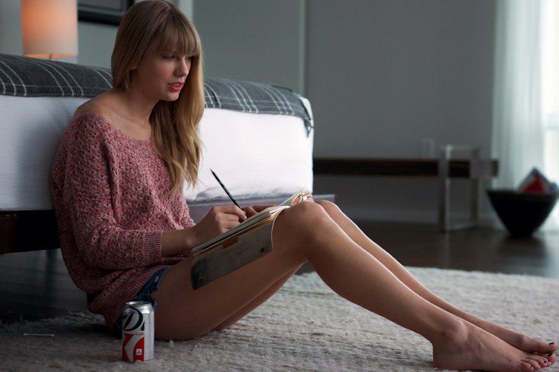 Taylor Swift's Legs And Feet