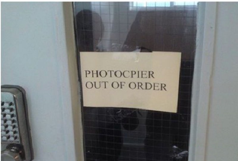 Photocopier Sign On Glass-12 Funniest Out Of Order Signs Ever
