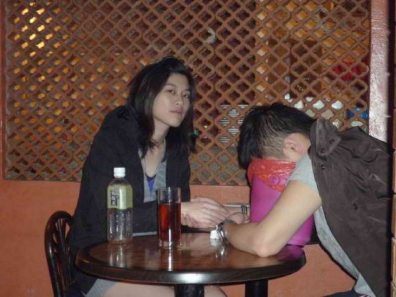 Get drunk-15 Dating Advices: What Not To Do On Your First Date