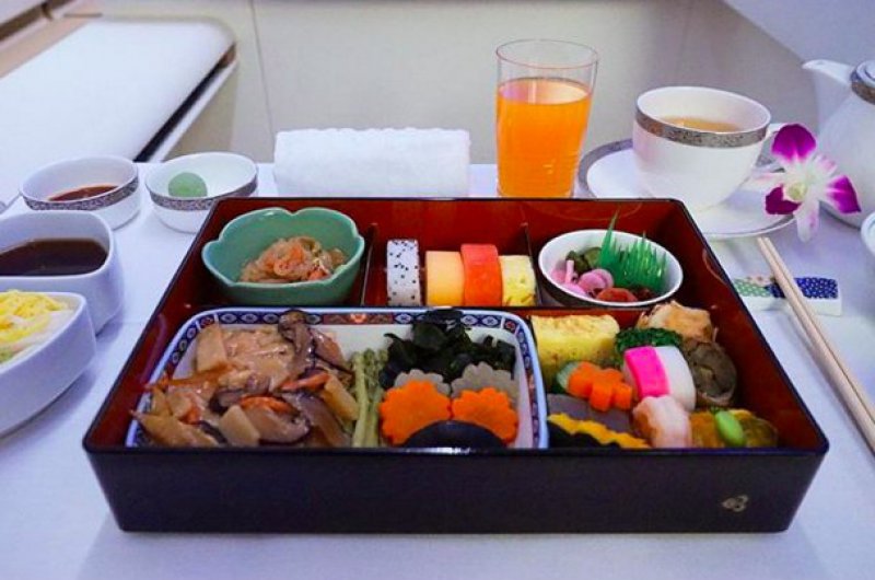 Thai Airlines -15 Airlines And The Food Served In The Economy Vs. Business Class