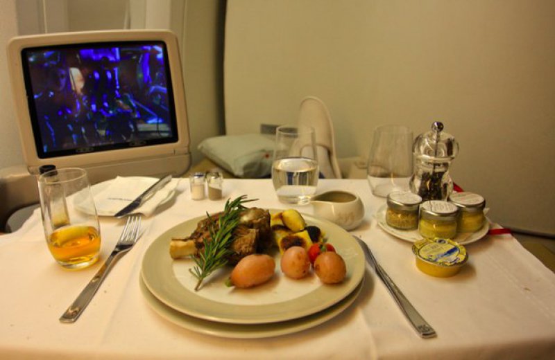 Air France-15 Airlines And The Food Served In The Economy Vs. Business Class