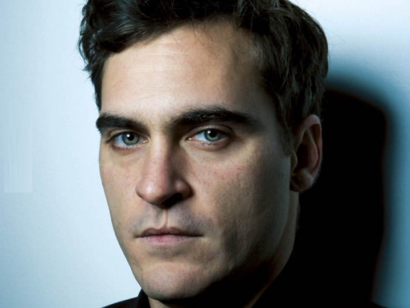 Why does joaquin phoenix have a scar on his lip
