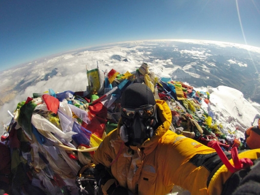 Selfie On Mount Everest-Selfies That Will Make You Cringe