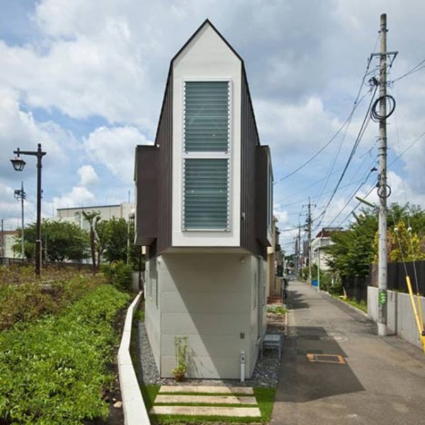 A Narrow House We Don’t See Everyday-15 Tiniest Houses Which Are Small From The Outside But Big On The Inside