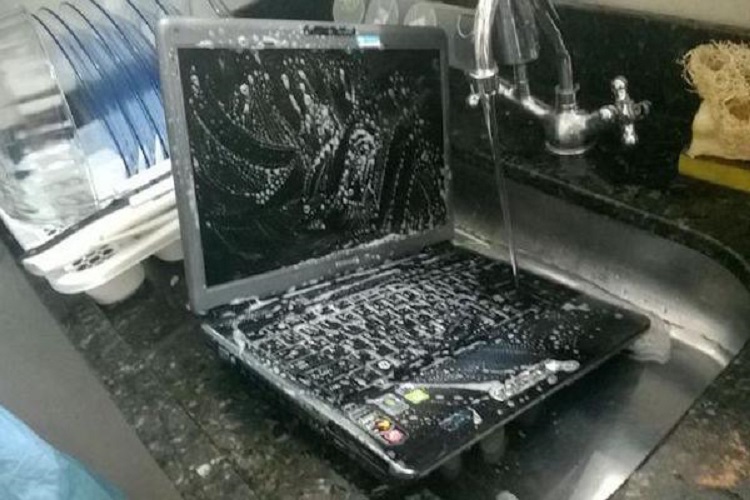 That's Not How You Clean Viruses in Laptop-15 People Who Have No Idea How Things Work