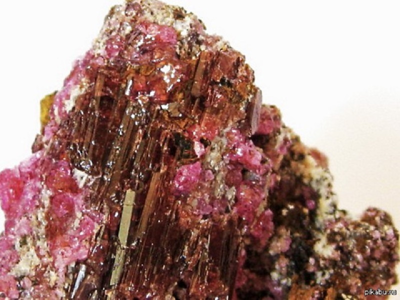 Painite - 00 / gram -15 Most Rare And Expensive Materials In The World