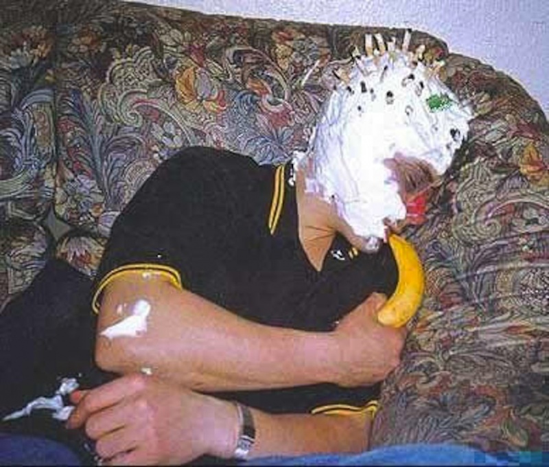 Bonzo, the Banana Sucker!-15 Unfortunate People Who Passed Out First