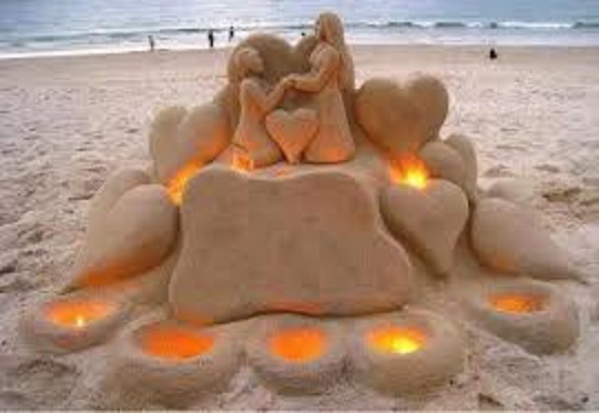 lightning love sand art-15 Most Bizarre Sand Art Sculptures Ever Created