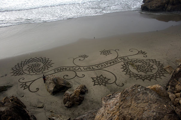Marriage purposal-15 Most Bizarre Sand Art Sculptures Ever Created