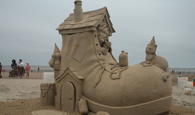 Shoe house sand sculpture-15 Most Bizarre Sand Art Sculptures Ever Created