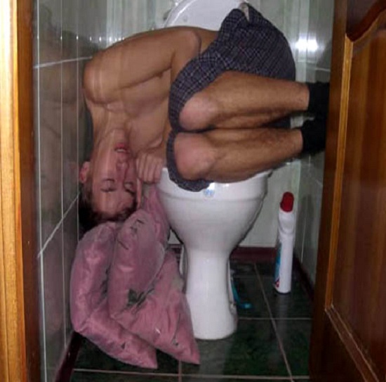 Ahh comfy!!-Top 15 Party Fail Photos That Will Make You Say WTF!