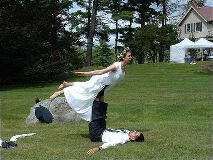 Jack, I wanna fly...-Hilarious Wedding Photos